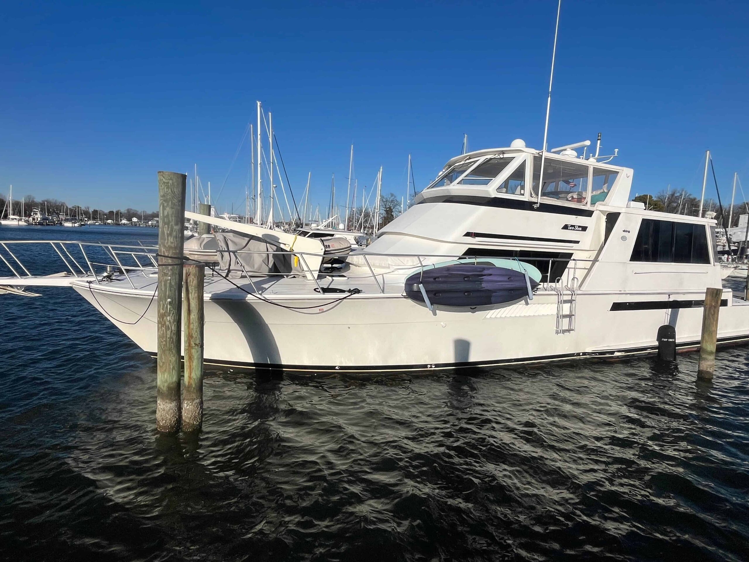 1996-viking-60-cockpit-sport-yacht-power-10068662-20260129064702550-1 Boaters using our pontoon rental